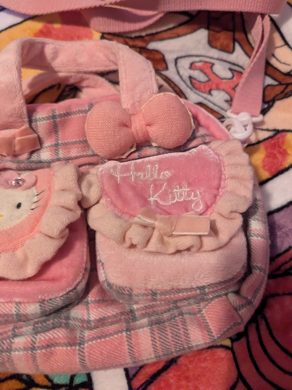 Hello Kitty Pink Purse - Picture 2 of 3